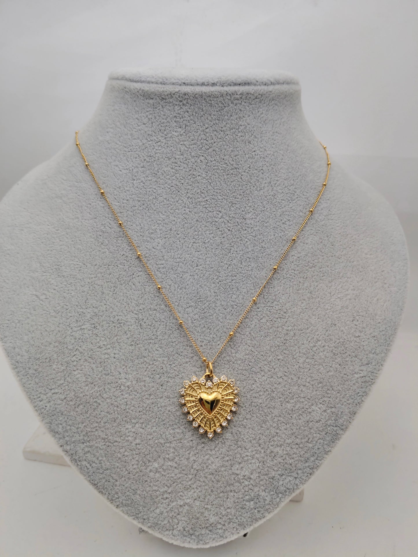 ✨ The Radiant Heart Necklace – 18K Gold Plated ✨